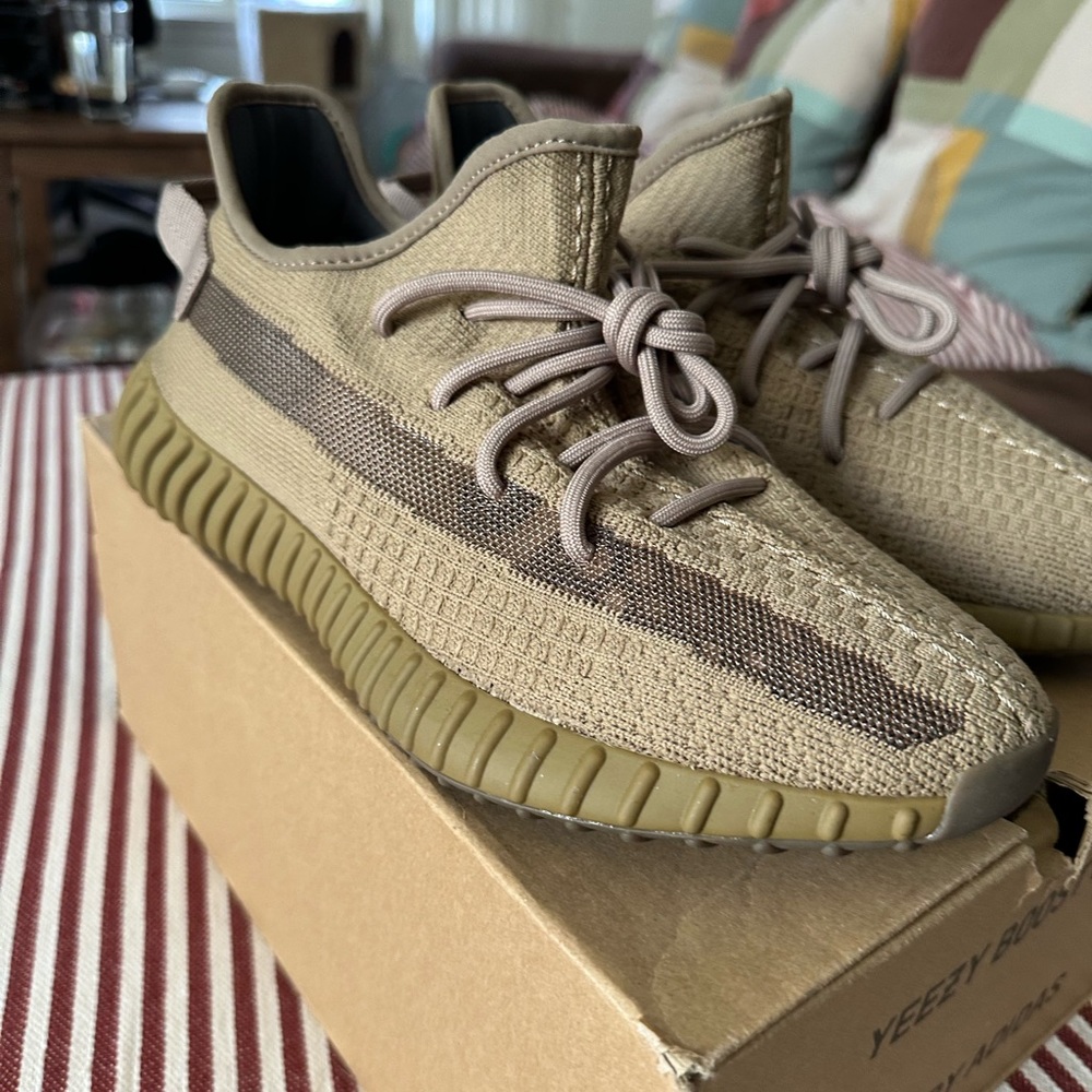 Adidas Yeezy boost 350 v2 earth men’s size 9.5 us